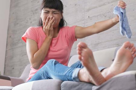 Stinkende Füße? Das hilft gegen Fußgeruch Stinkende Füße? Das hilft gegen Fußgeruch