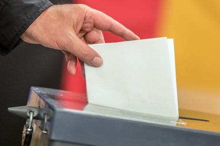 Umfrage: AfD verliert bei Sonntagsfrage, SPD auf Platz 2