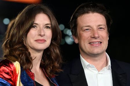 Mann und Frau posieren