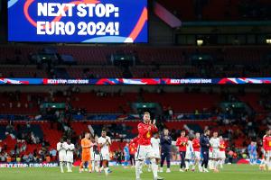 "Kehrbärt" bedient Kane? DFB-Roboter im englischen Teamhotel