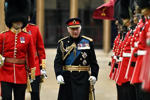 Vor "Trooping the Colour": König Charles präsentiert die neuen Fahnen