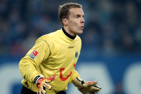 Torhüter wartet auf den Ball