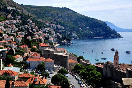 Die Ferienzeit steht vor der Tür, und auch Promis freuen sich auf ein paar Wochen Urlaub. Selbst in Hollywood ist heutzutage vor allem Europa angesagt - zum Beispiel Dubrovnik. Die Stadt in Kroatien h ...