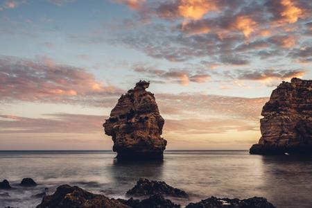 Die portugiesische Algarve steht vor allem bei Briten-Promis hoch im Kurs. So kann man hier mit etwas Glück an der Seite von Bayern-Stürmer Harry Kane urlauben, auch der ehemalige Premier und jetzige ...
