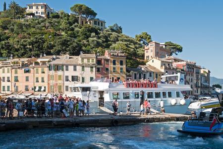 Portofino gehört ebenfalls zu den klassischen Ferienzielen, die schon Clark Gable, Elizabeth Taylor und Liza Minelli anzogen. Heutzutage trifft man hier mit etwas Glück Beyoncé und Jay-Z, Mariah Carey ...