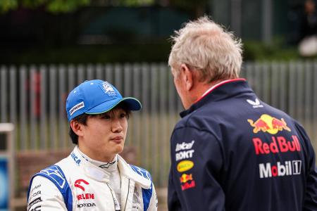 Tsunodas Karriere-Leiter verliert Sprossen - Yuki Tsunoda dominiert zwar seinen Teamkollegen Daniel Ricciardo, aber der angestrebte Weg ins Cockpit bei Schwester-Team Red Bull Racing ist verbaut. Das frustet den Japaner. Spannend ist die Frage, ob er Honda in Zukunft zu Aston Martin folgt. Die Briten fahren ab 2026 mit den Motoren des japanischen Herstellers, der Tsunoda gerne mit den eigenen Power Units sehen würde.
