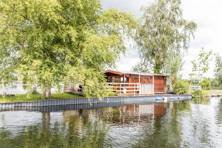 Ferienunterkunft der Plattform Naturhäuschen an einem See