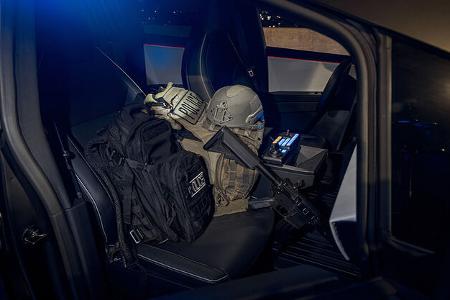 Tesla Cybertruck Polizeiauto Up.Fit Unplugged Performance