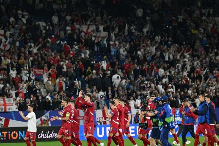 UEFA leitet Verfahren gegen Serbiens Verband ein UEFA leitet Verfahren gegen Serbiens Verband ein
