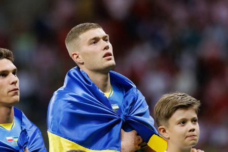 Ukraine - Schwoto-blaktytni - Die 'Gelb-Blauen' aus der Ukraine vertreten ihr Land voller Stolz - und hoffen, ihren Landsleuten während des schrecklichen Kriegsalltags ein wenig fußballerischen Frohsinn zu bieten.