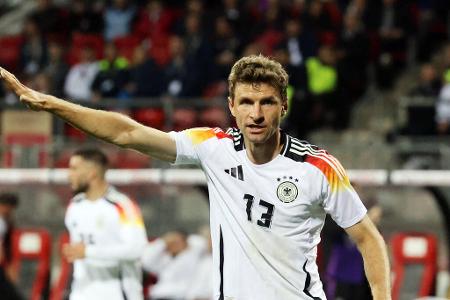 Die Namenlosen - Und Deutschland? Tingelte nach dem WM-Sieg 2014 auf Marketing-Schienen solange als 'Die Mannschaft' durch die Stadien, bis auch der letzte Fan von dem Namen genug hatte. Mittlerweile gibt es wieder die biedere 'deutsche Fußball-Nationalmannschaft'.