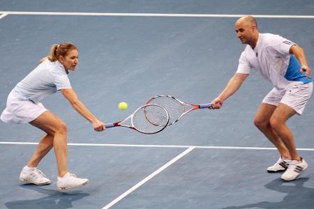 Dem Tennis immer noch verbunden - Zu Benefiz-Zwecken steht die Tennis-Ikone ab und an noch auf dem Tenniscourt. Der Lebensmittelpunkt des Ehepaars ist seit Jahren in Las Vegas.