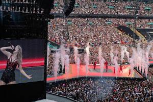 Nicht einmal ein Käfer kann Taylor Swift aufhalten