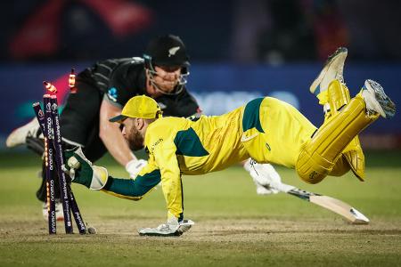 Darrian Traynor schoss das Siegerfoto in der Sparte Cricket. Es zeigt einen Runout während ICC Cricket-Weltmeisterschaft im Oktober 2023 zwischen Australien und Neuseeland in Dharamsala, Indien.