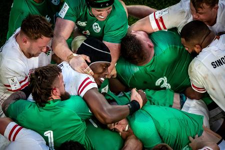 Morgan Treacy war in der Kategorie Rugby erfolreich. Es zeigt Englands Maro Itoje umringt von irischen Spielern bei den Six Nations Championships in Dublin.