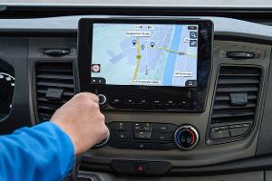 Autoradio im Wohnmobil an Bordbatterie anschließen