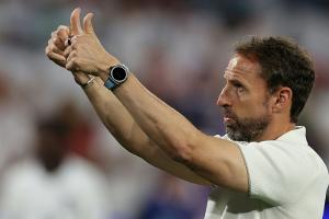 Pfiffe und fliegende Becher: Southgate in der Kritik