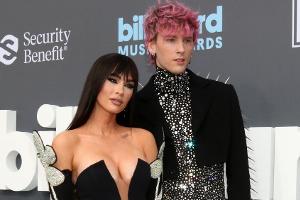Megan Fox und Machine Gun Kelly strahlen gemeinsam bei Event