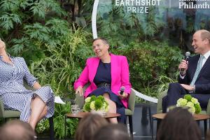 Hannah Waddingham bringt Prinz William zum Lachen