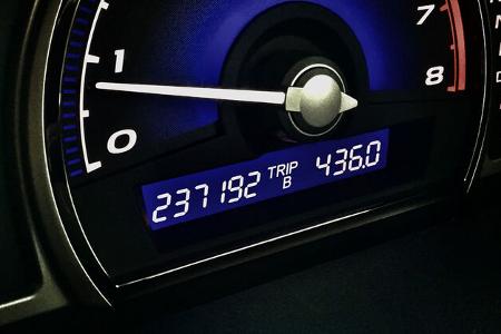 Tacho hohe Fahrleistung Kilometer