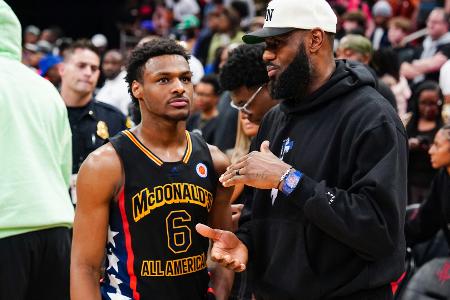 Medien: James will den Lakers vertraglich entgegenkommen Medien: James will den Lakers vertraglich entgegenkommen