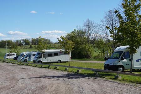 Stellplatz, Caravans, Stra§e, Rasen, BŠume, Himmel