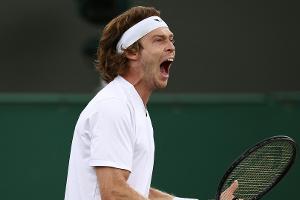 Blutiges Knie: Rublew rastet in Wimbledon erneut aus