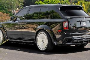 Bodykit macht Black Badge extrabreit