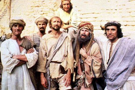 Gruppe von Männern mit Turbanen und Beduinenkleidung