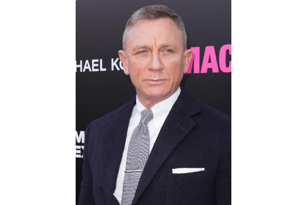 Daniel Craig versicherte gleich seinen ganzen Körper, dessen Wert mit 9,5 Millionen Dollar veranschlagt wurde. Eine gute Investition, wie es sich bei den Dreharbeiten zu 'Keine Zeit zu sterben' heraus ...