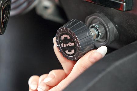 Verstellknopf für den Turbolader des Lamborghini Countach Turbo S