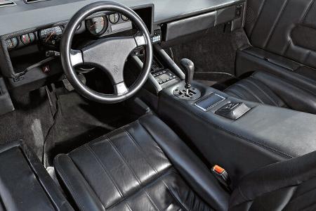 Lamborghini Countach, Cockpit