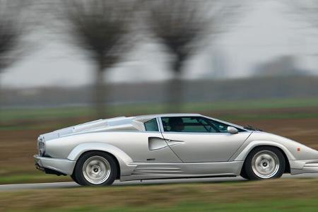 Lamborghini Countach Anniversario, Seitenansicht, Überlandfahrt