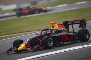 Formel 3: Lindblad siegt im Sprint von Silverstone