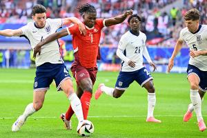 England quält sich - und bleibt eiskalt im Elfmeterschießen