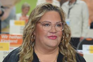 Ilka Bessin spricht über gewalttätige Kindheit