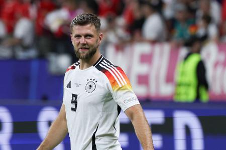 Niclas Füllkrug (ab 64.) - Note: 3,5 - Fiel nach der Einwechslung erst nur bei defensiven Standards auf. Kam kurz vor dem Ende dann vor dem Tor doch noch zu seinen Szenen. Das Zusammenspiel mit Wirtz klappte aber nicht. Zweimal endete ein Konter im Abseits.
