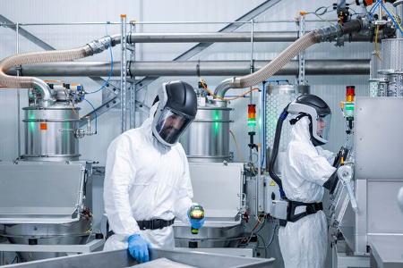 Mercedes eršffnet eCampus am Stammwerk Stuttgart UntertŸrkheim