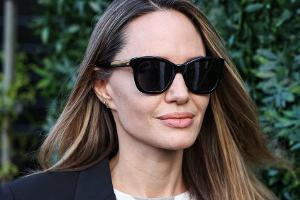 Angelina Jolie scheint heute "glücklich und zufrieden" zu sein