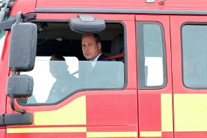 Rettungsübung in Wales: Prinz William nimmt im Löschfahrzeug Platz