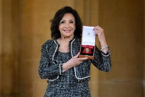Shirley Bassey erhält besondere Auszeichnung von König Charles III.