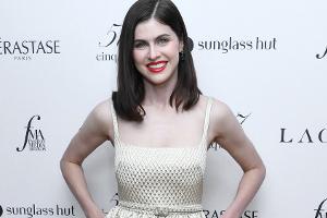 Nach Fehlgeburt: "White Lotus"-Star Alexandra Daddario ist schwanger