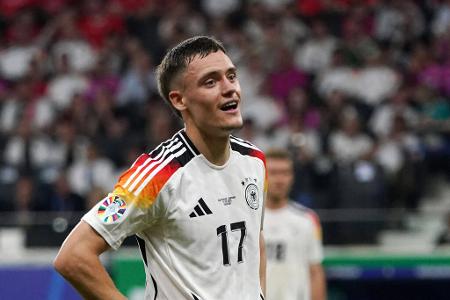 Florian Wirtz (ab 81.) - ohne Bewertung - Bekam in der Schlussphase viel Platz und drängte mit vollem Einsatz auf ein weiteres Tor. Spielte den finalen Pass aber meist zu spät. Tappte vor seinem Treffer in der Nachspielzeit dann selbst ins Abseits.