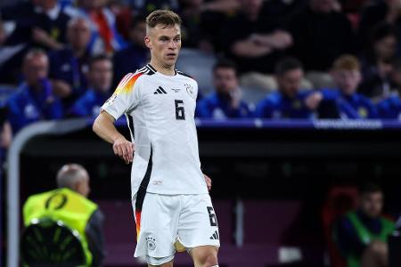 ABWEHR: Joshua Kimmich - Note: 3,0 - Wirkte im Vorwärtsgang zielstrebig auf seiner rechten Außenbahn und leitete wiederholt aussichtsreiche Situationen ein. Kam defensiv derweil mit der Breite des Gegners nicht immer klar. Konnte bei manchen Kombinationen nur zuschauen.