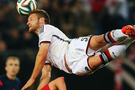 Shkodran Mustafi - Besonders sein Tanz vor dem WM-Pokal in Rio de Janeiro ist in Erinnerung geblieben. Wechselte 2016 zum FC Arsenal, verlor aber Stück für Stück seine WM-Form. Flog aus der Nationalmannschaft und konnte 2021 auch den Abstieg des FC Schalke 04 nicht verhindern. Fand nach der Ausmusterung in Levante letztlich keinen Klub mehr. Seit Juni 2024 ist er offiziell im Ruhestand.