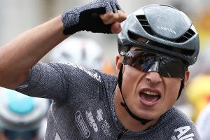 Philipsen gewinnt 13. Etappe der Tour - Ackermann Dritter