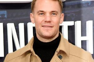 Malerisches Foto: Manuel Neuer schiebt im Urlaub Kinderwagen