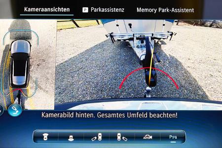 Symbolbild, Rückfahrkamera mit Wohnwagen