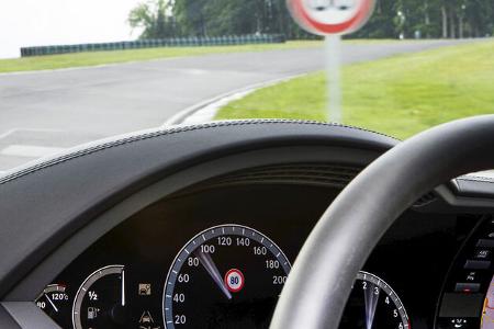 Symbolbild, Geschwindigkeitsassistent von Mercedes