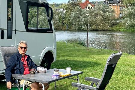 Reiner Stehmeier findet besonders eine Rückfahrkamera und einen akustischen Abstandswarner wichtig.